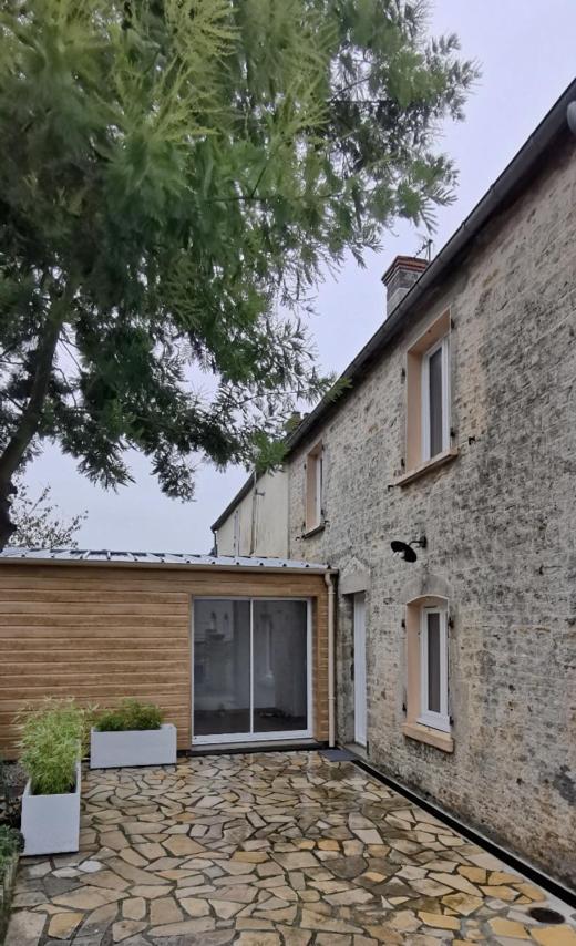 La Nuit Des Heros Holiday home Sainte-Mere-Eglise